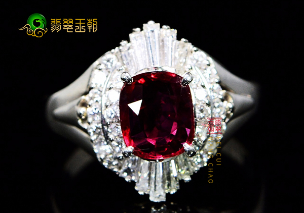 1克拉的红宝石戒指比钻石戒指更像爱情的颜色
