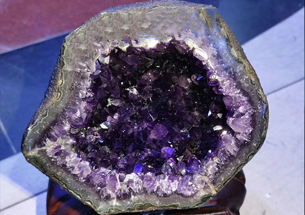 紫水晶洞摆件功效作用,紫晶洞摆放位置禁忌