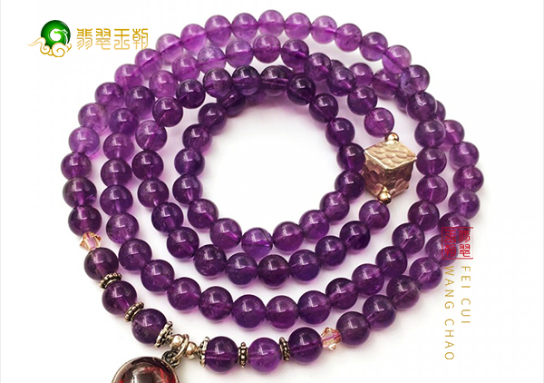 紫水晶项链中的珠串吊坠型根据服装人群搭配方法