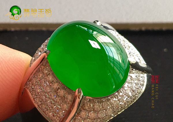 冰种阳绿翡翠戒指挑选从收藏的角度应该看哪些