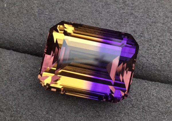 天然紫黄晶水晶产自于哪些以及有哪些特征呢？